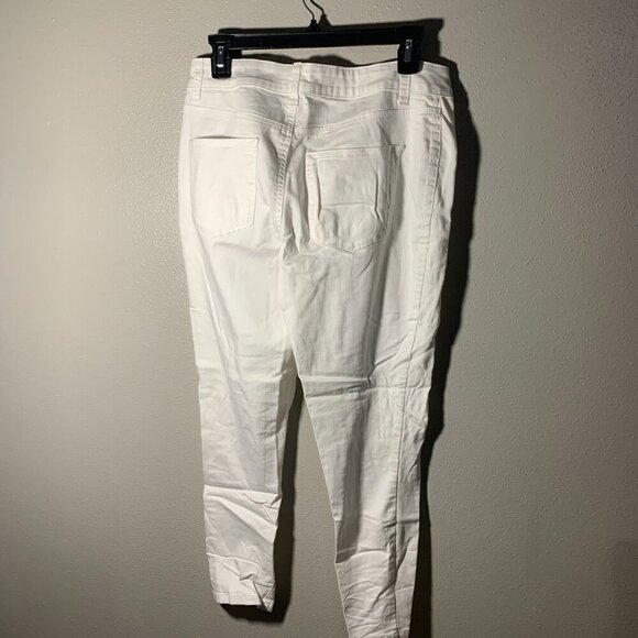 Maurices high rise white pants - size medium - Picture 6 of 6